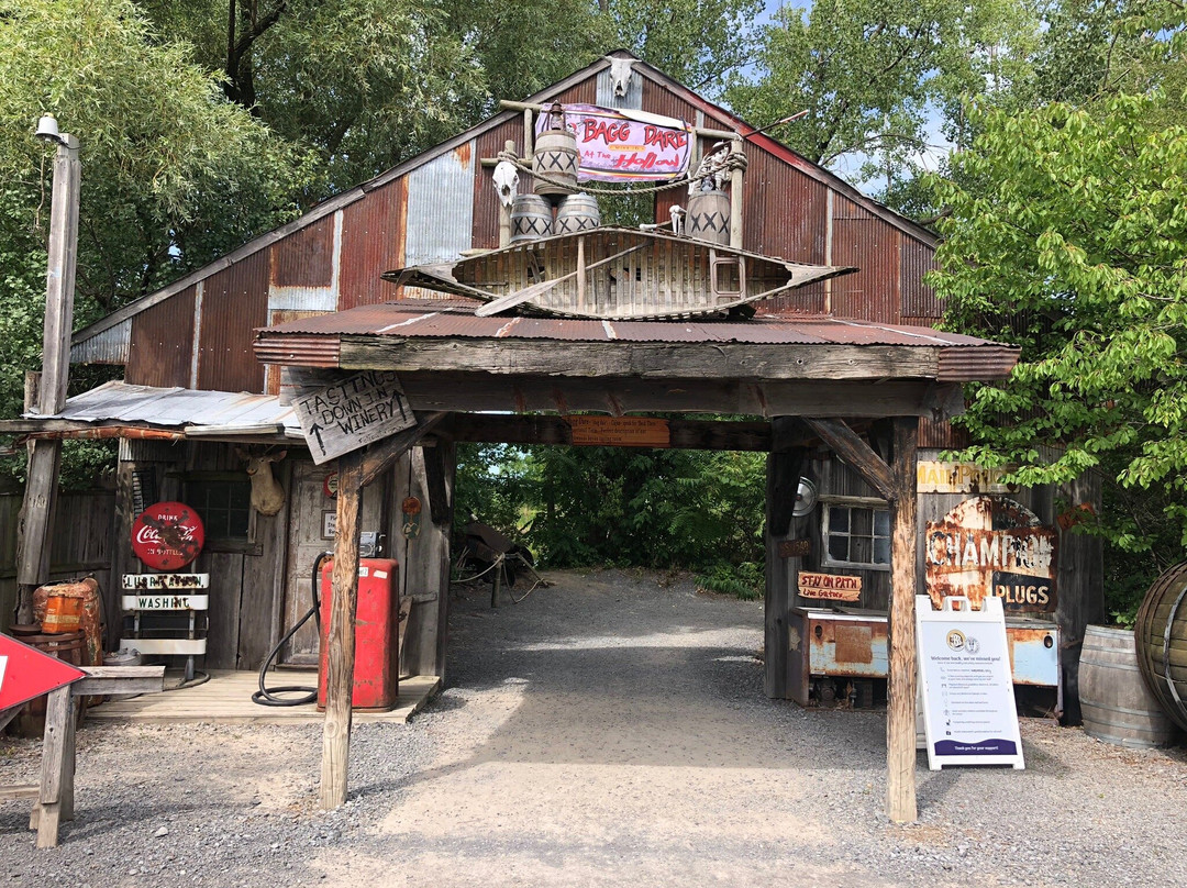 Three Brothers Vineyard and Winery景点图片