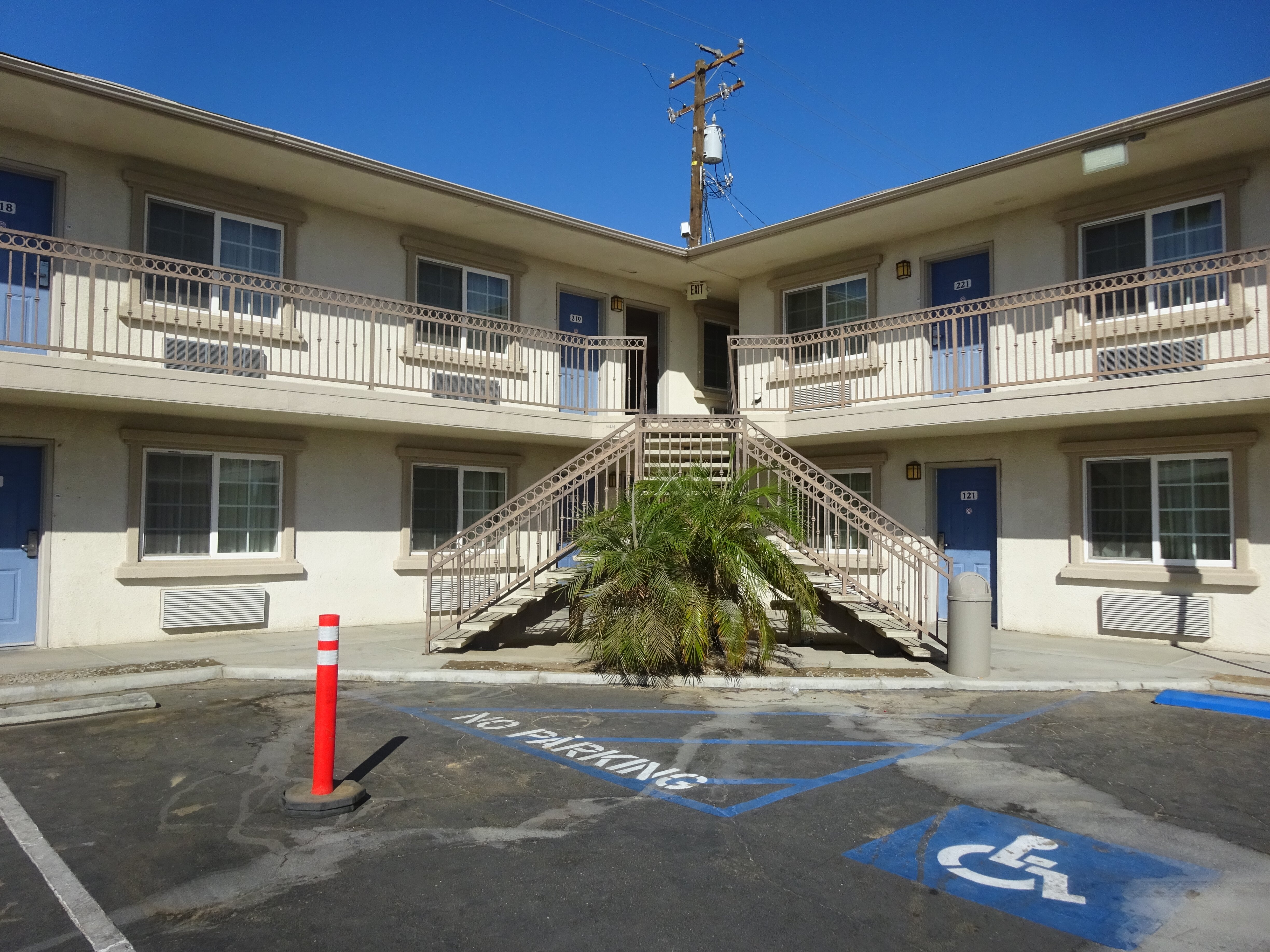 Motel 6 Mojave - Airport-浴室