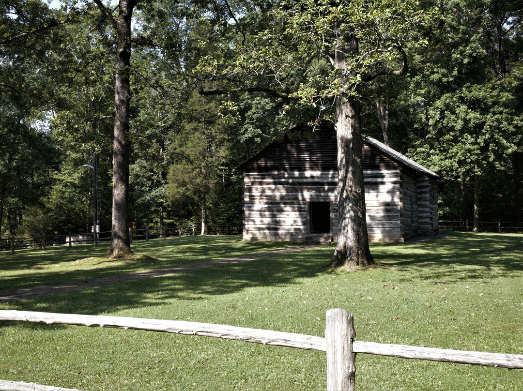 Old Mulkey Meetinghouse State Historic Site-Tompkinsville必去景点
