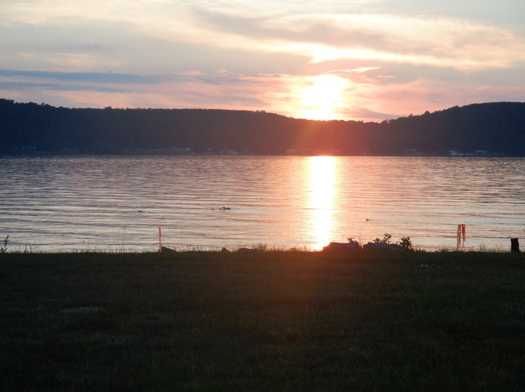 Beach Inn Motel On Munising Bay主图