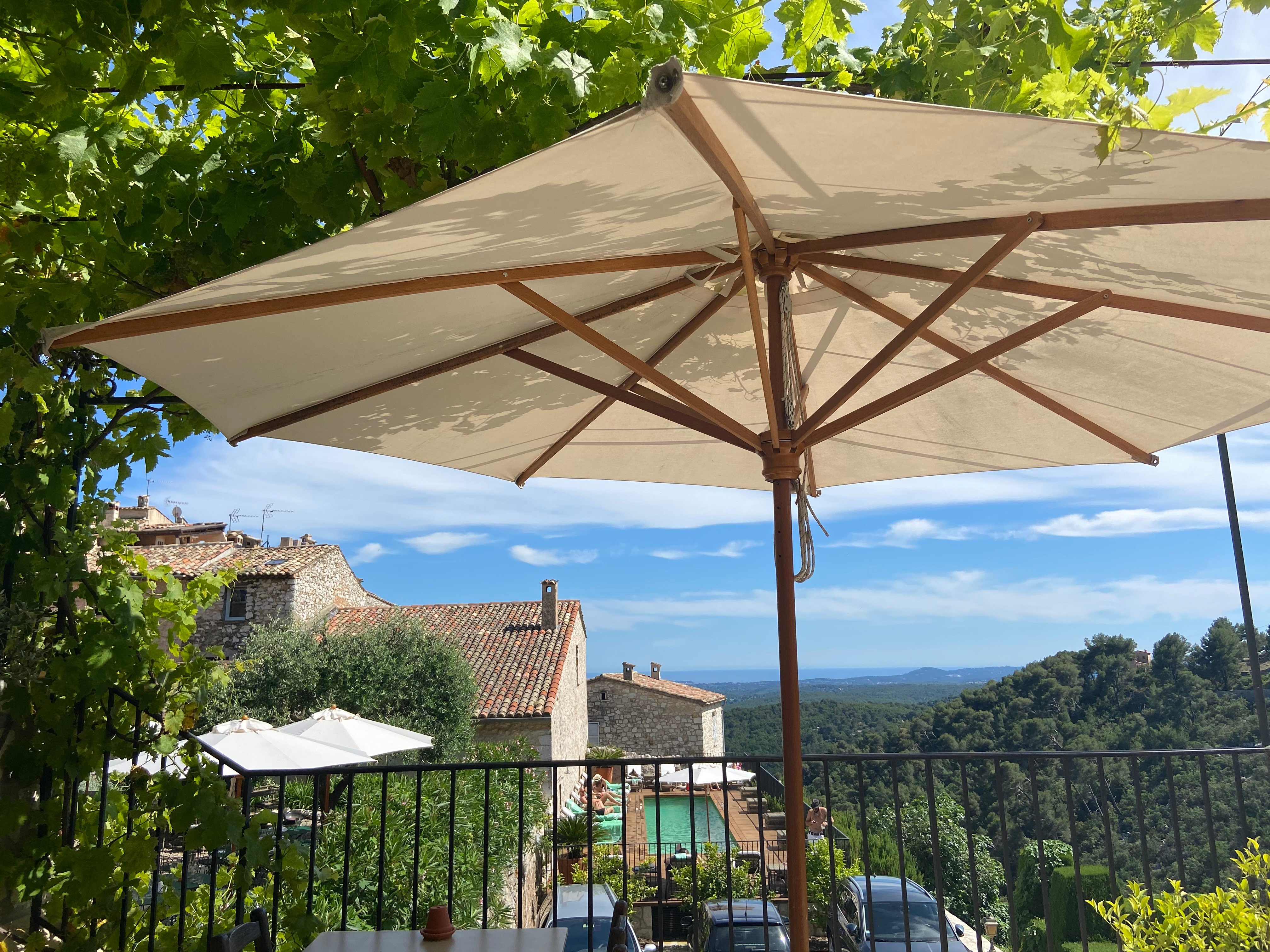 Auberge de Tourrettes-泳池