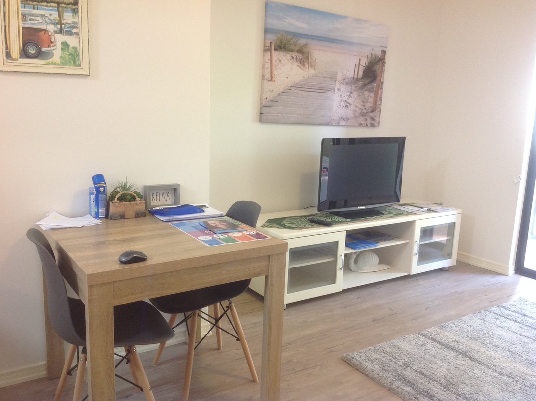 Beaches On Wave Street主图