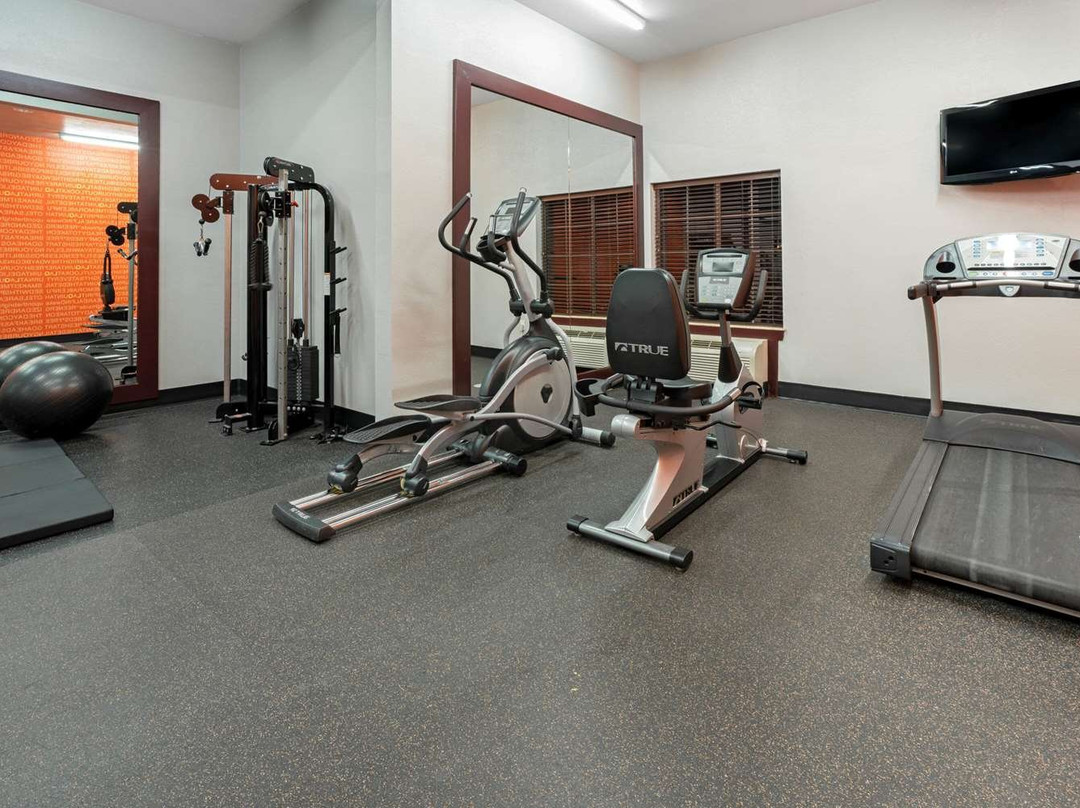 La Quinta Inn & Suites by Wyndham Houston Bush Intl Airpt E主图