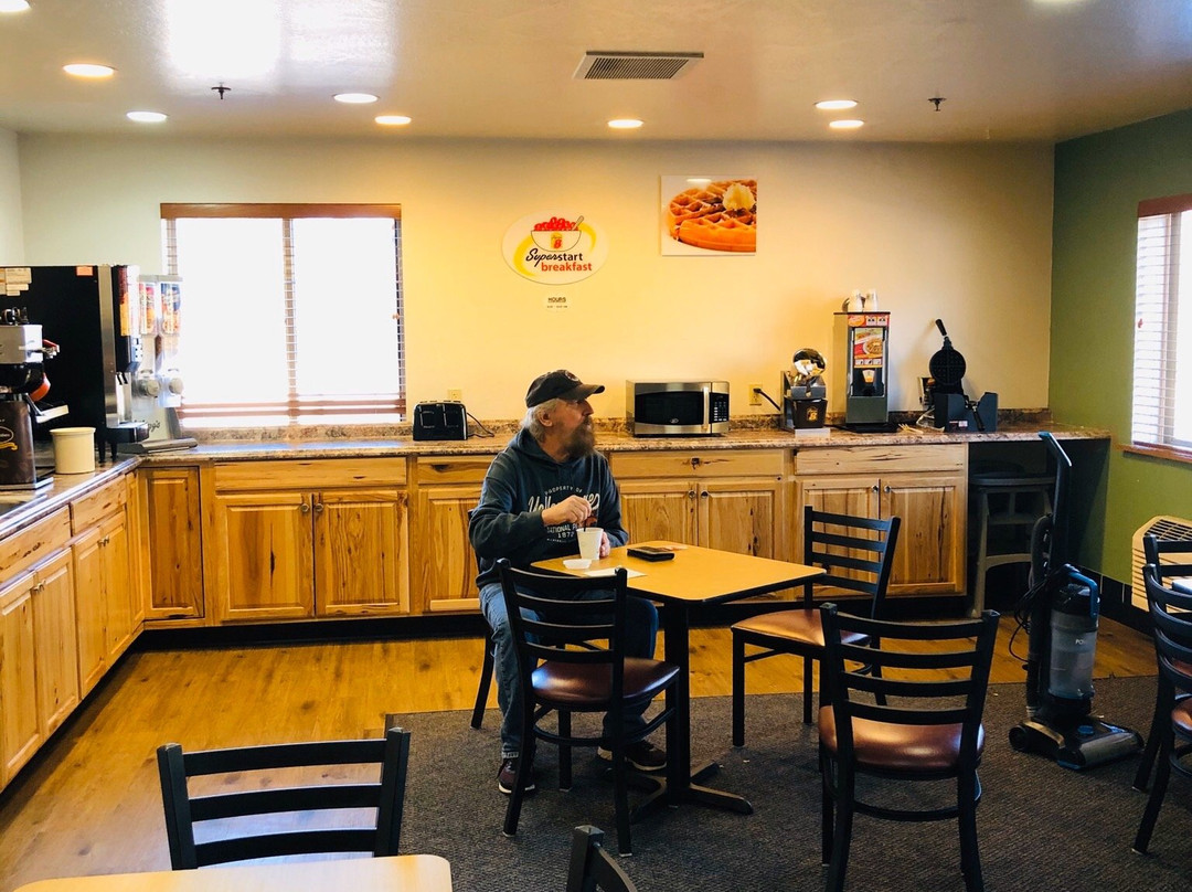 米苏拉/雷塞弗街温德姆速8酒店主图