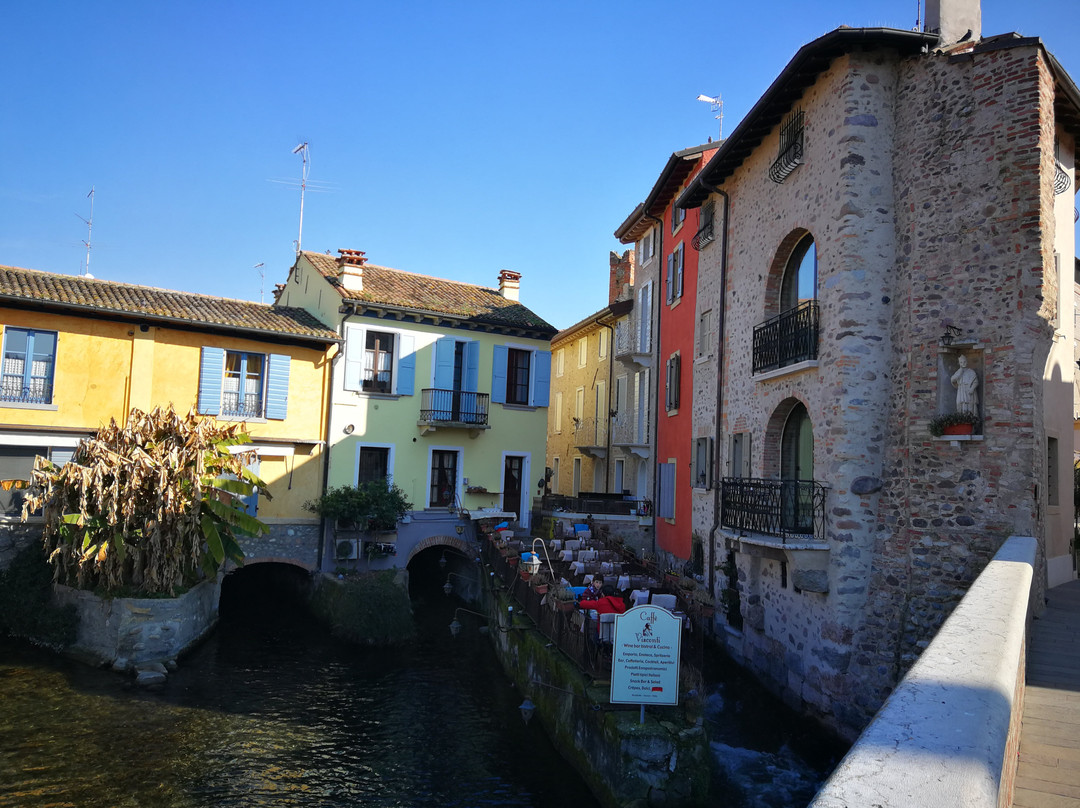 Le Finestre Su Borghetto主图