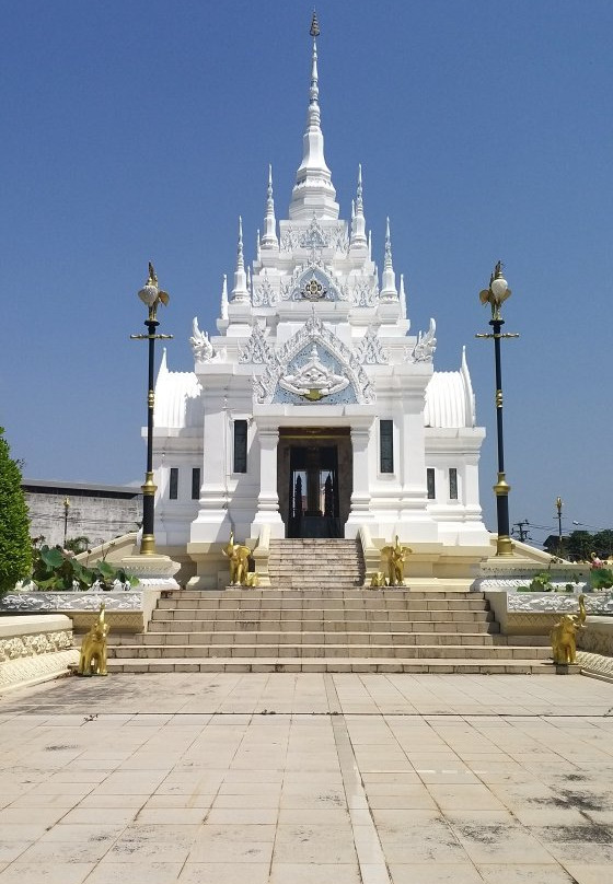 Surat Thani City Pillar Shrine景点图片