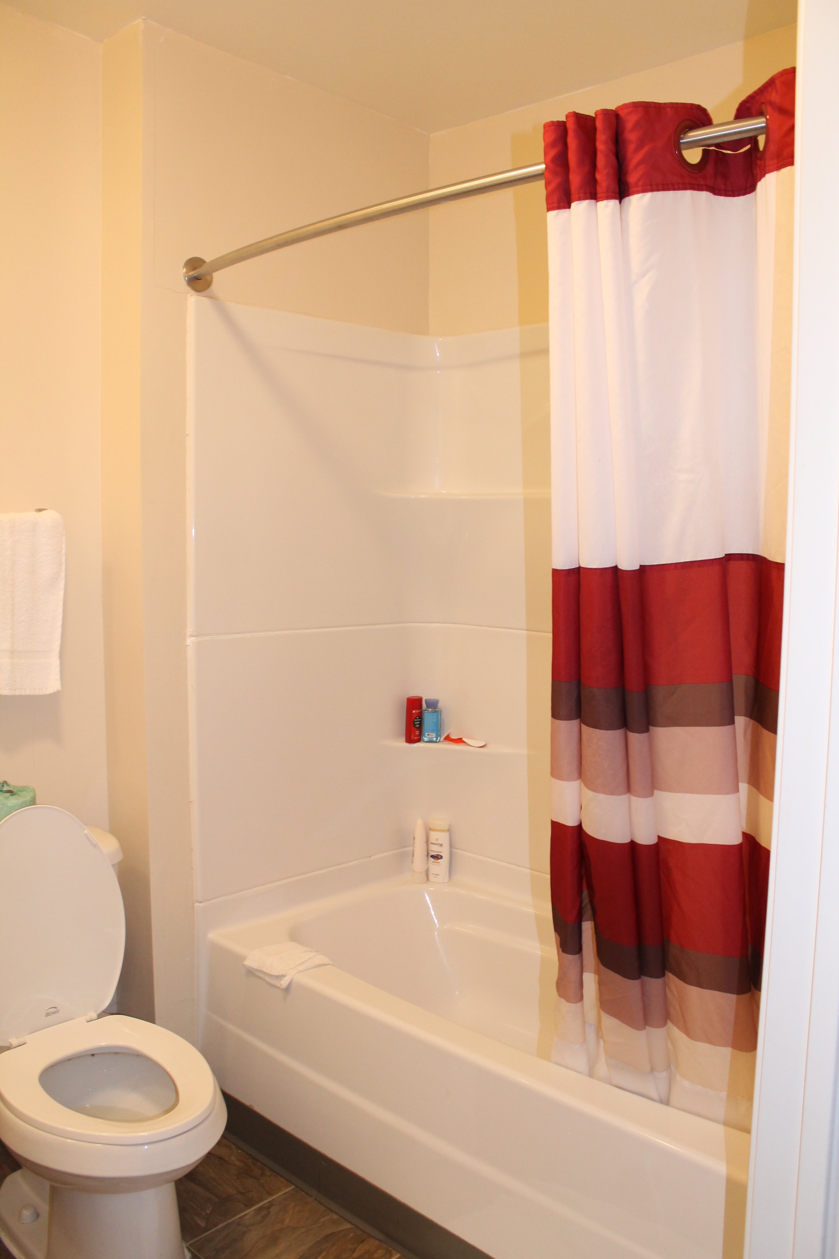 Red Roof Inn & Suites Dickinson-浴室