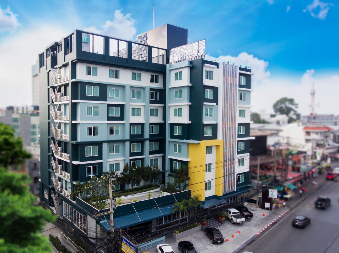 萨拜皇后酒店主图