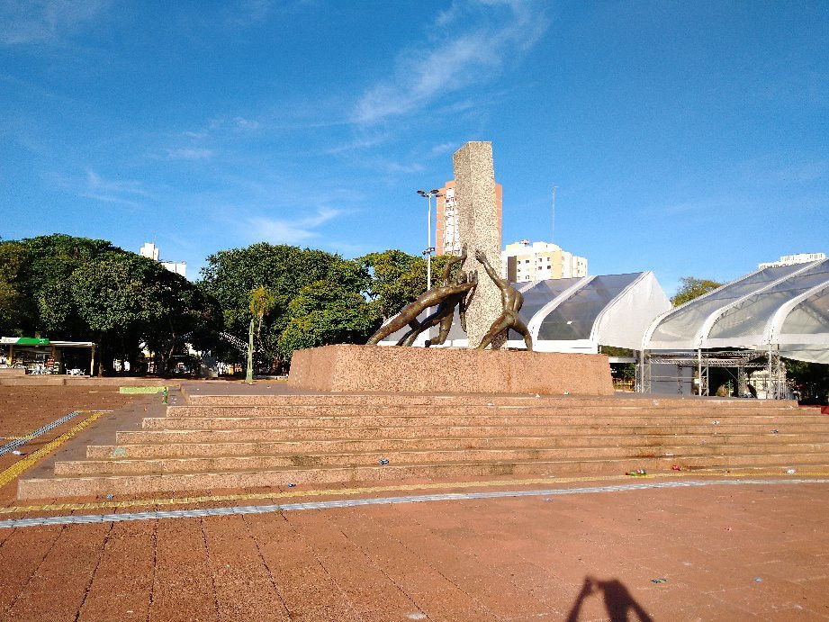 Monument to the 3 Races-戈亚尼亚必去景点