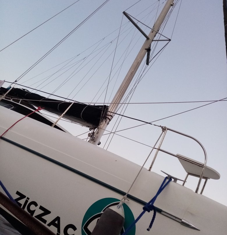 Zigzag Sailing景点图片