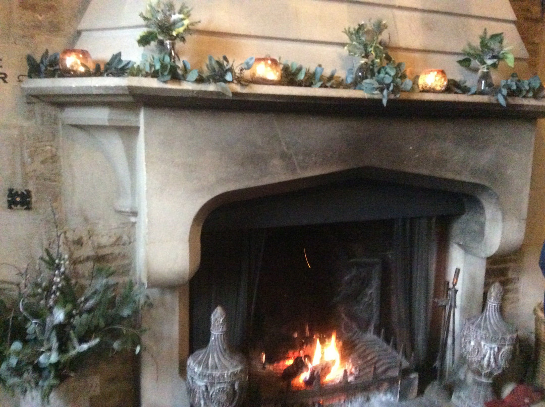 赛文皇冠酒店主图