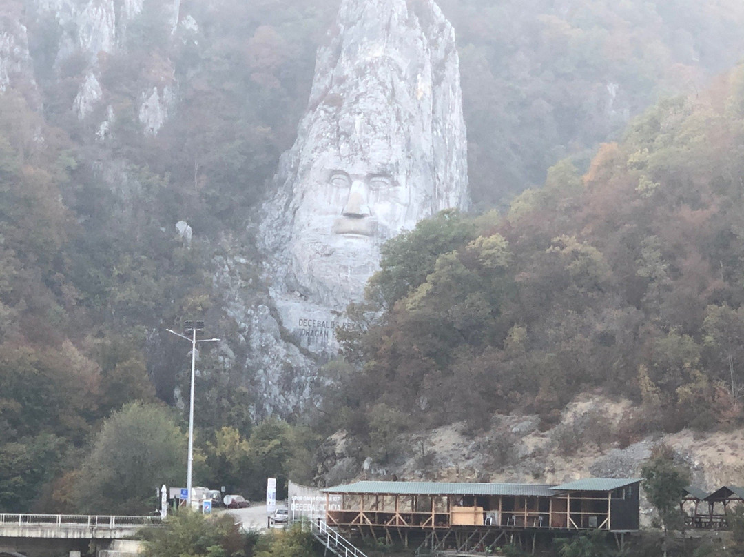 Statue of King Decebalus景点图片