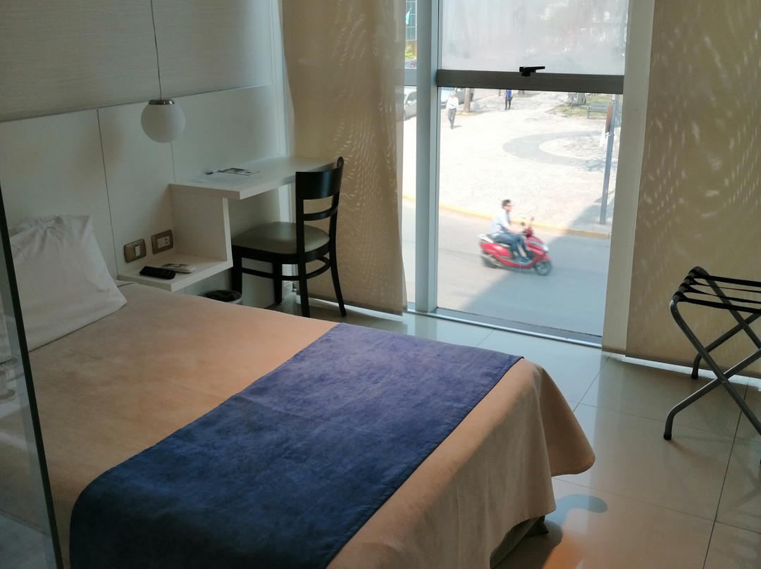 尼亚特城市酒店主图