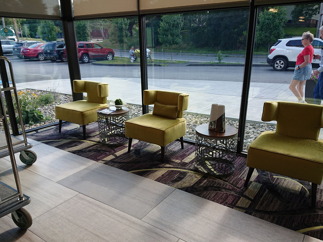 La Quinta Inn & Suites by Wyndham Portland主图