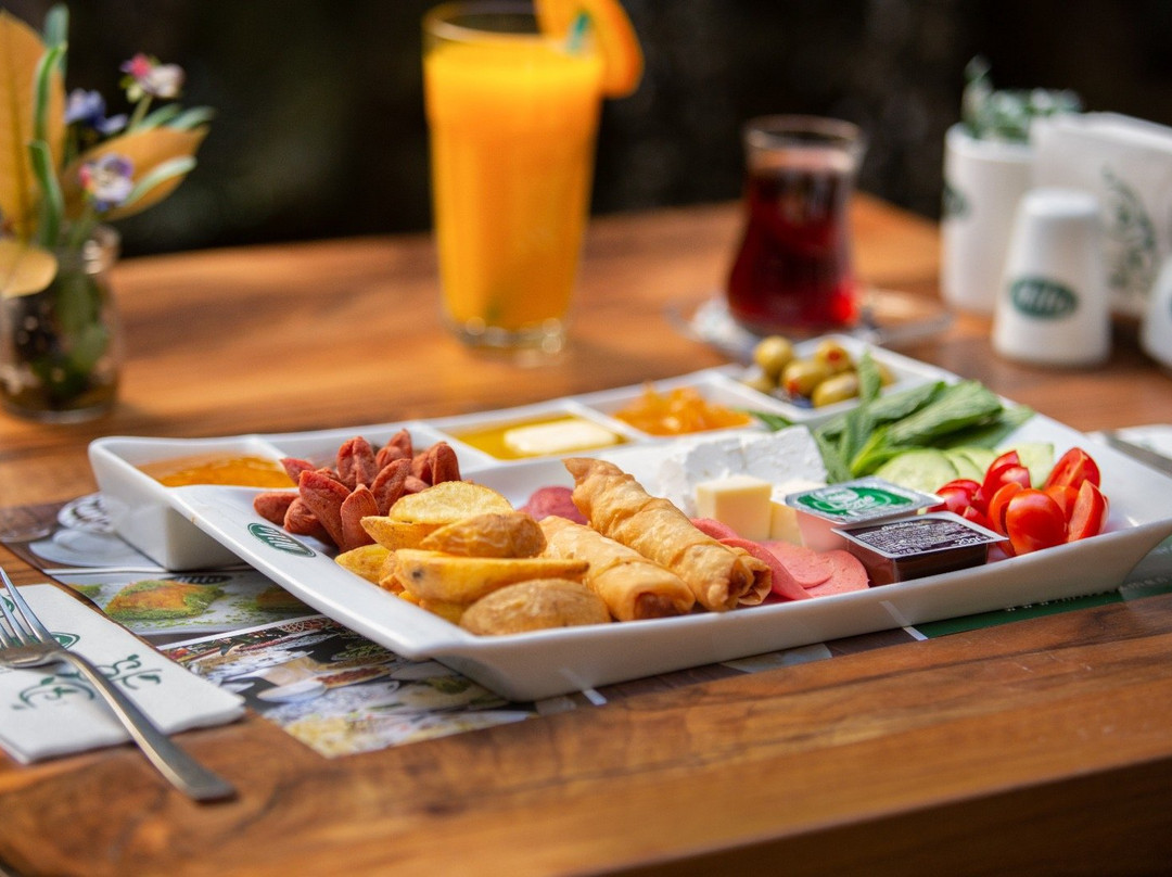 Mazidagi餐馆和美食-Mila Cafe