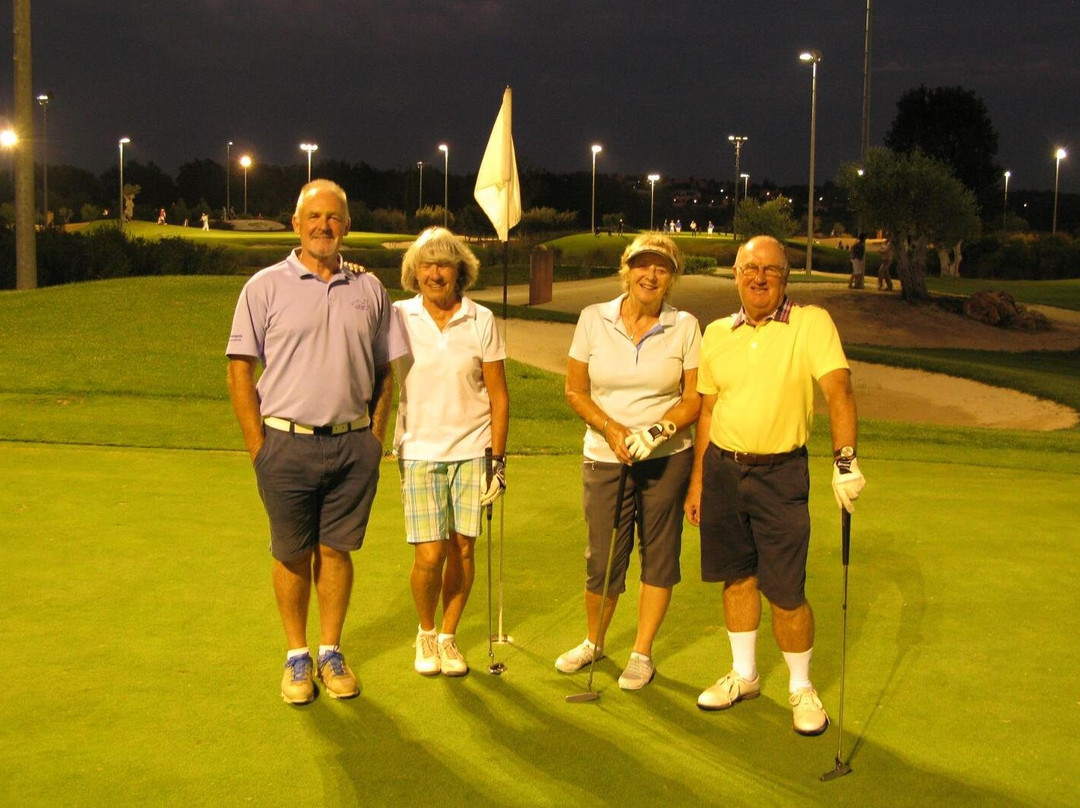Floodlit Par 3 Golf Competition & BBQ Dinner景点图片