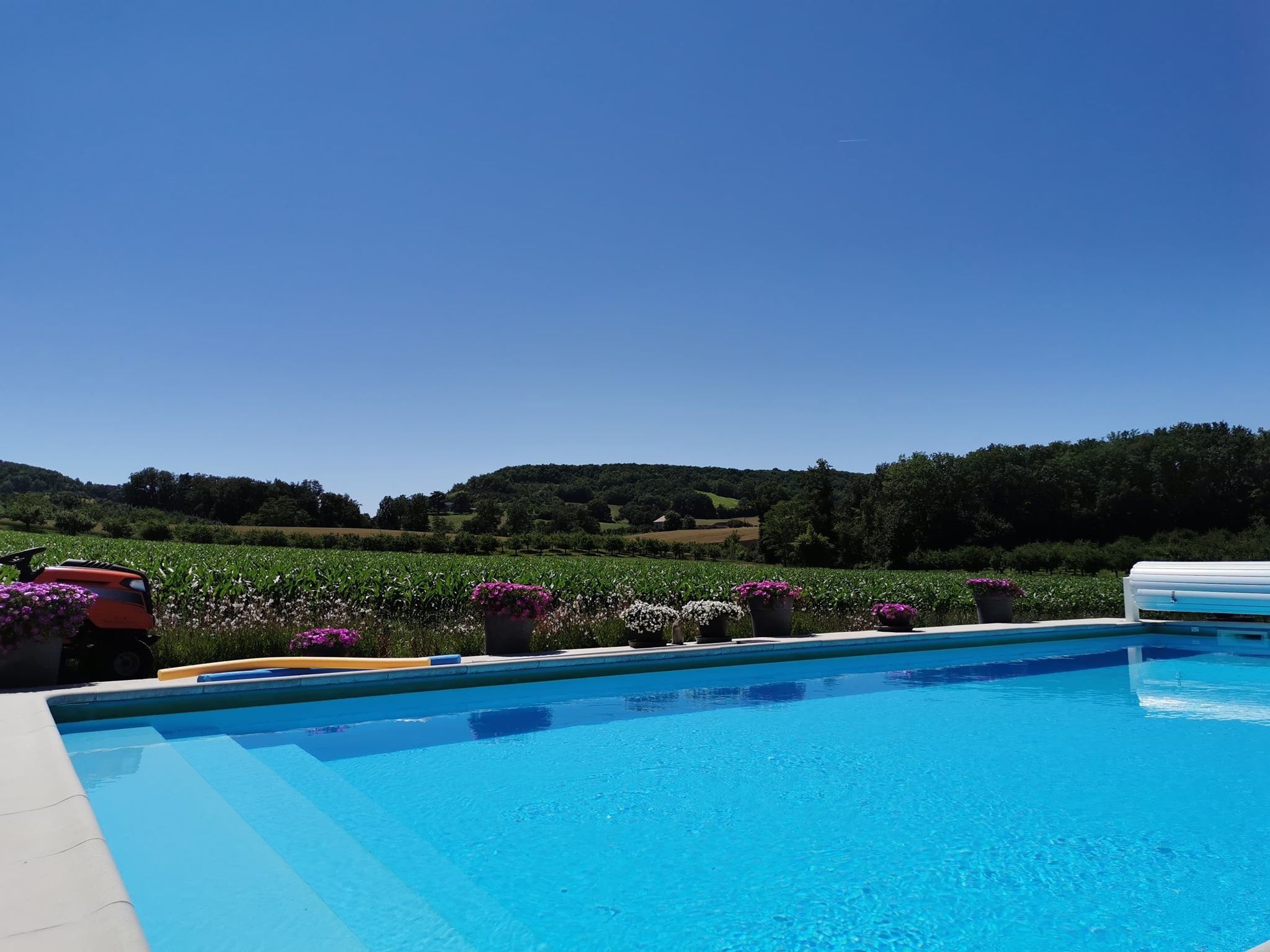 Domaine La Granja-泳池