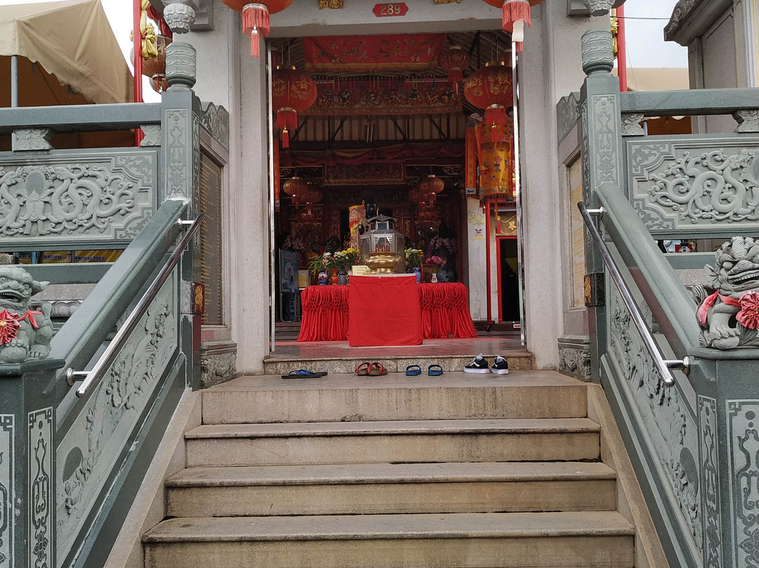 Put Cho Shrine-Talat Nuea必去景点