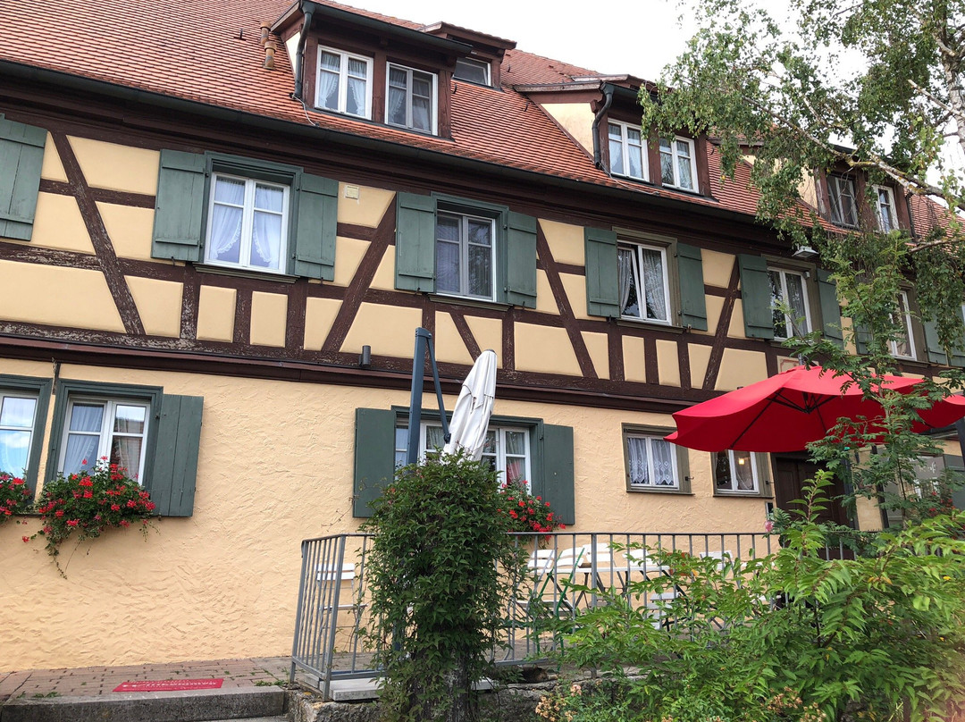 施瓦尔兹罗斯酒店主图