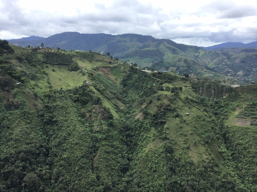 Salto de Bordones-Isnos必去景点