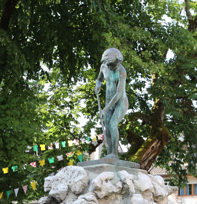 Statue du Pêcheur de Chavots-Ornans必去景点