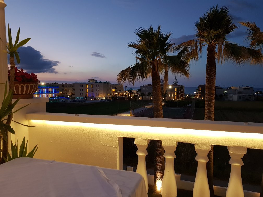 MIkes Apartments主图