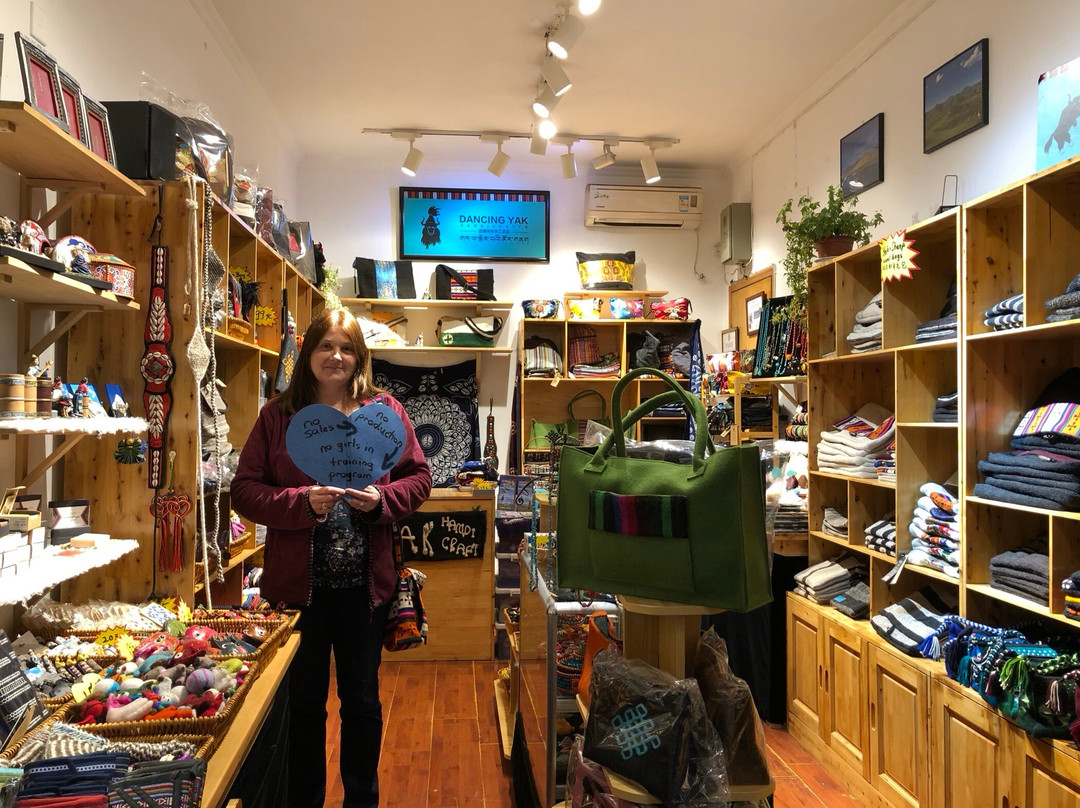 起舞牦牛手工艺品-成都必去景点