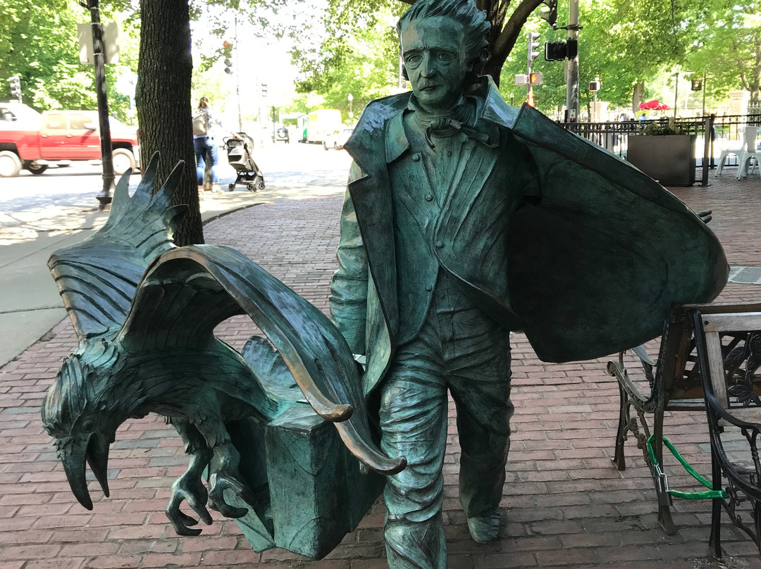 Edgar Allan Poe Statue-波士顿必去景点