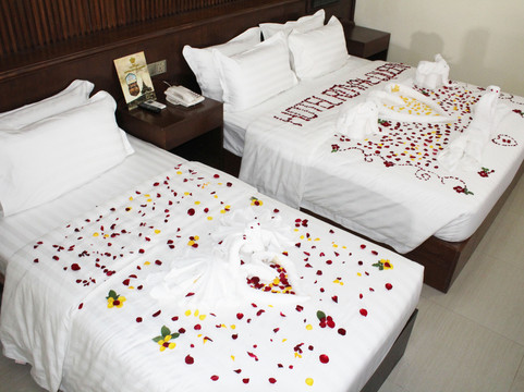 皇家皇后酒店主图