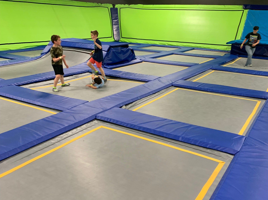 JumpShot Indoor Trampolines and Paintball景点图片