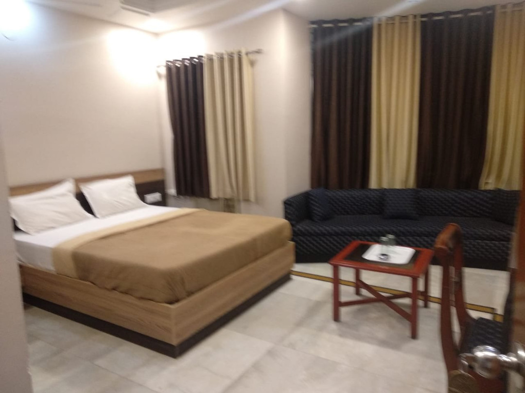 Raj Purohit Hotel主图