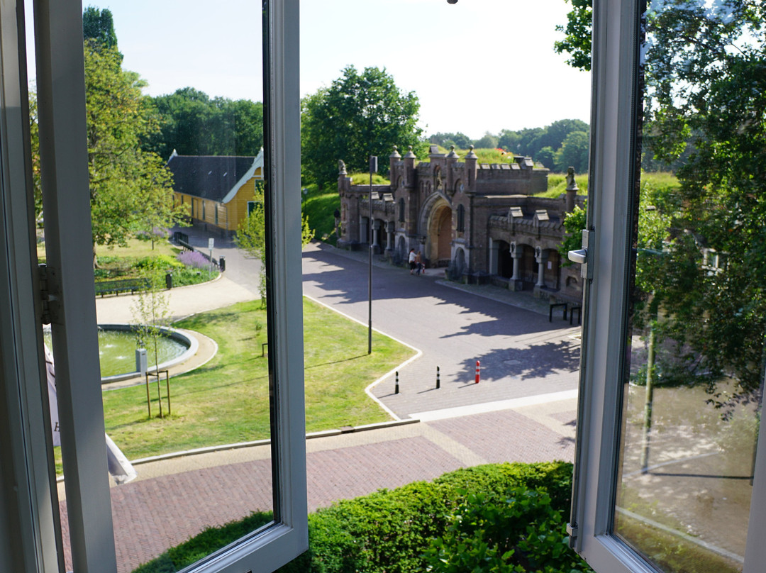 Room One-Twenty-One主图