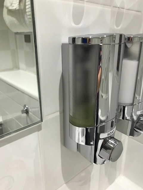 假日法恩堡酒店-浴室
