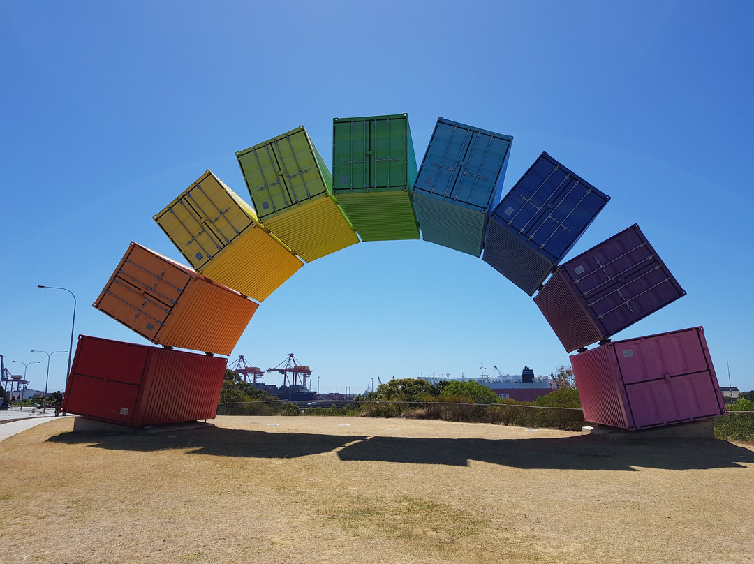 Rainbow Sea Container景点图片