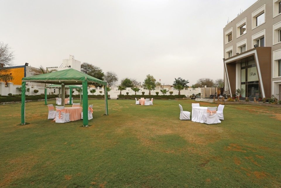 Rudraksh Hotel主图