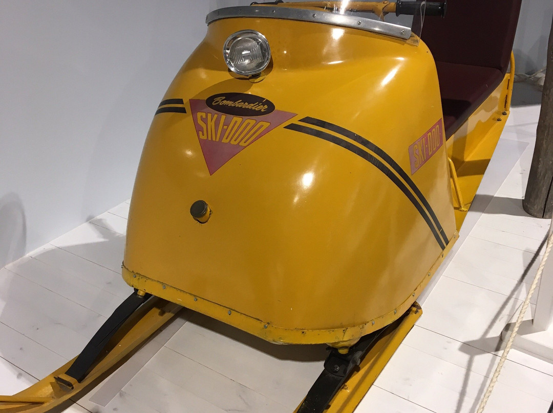 Santa's House of Snowmobiles-罗瓦涅米必去景点