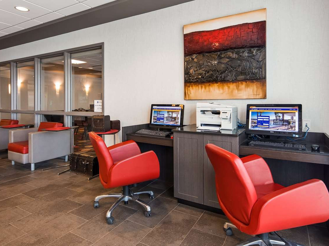 东门贝斯特韦斯特优质套房酒店主图