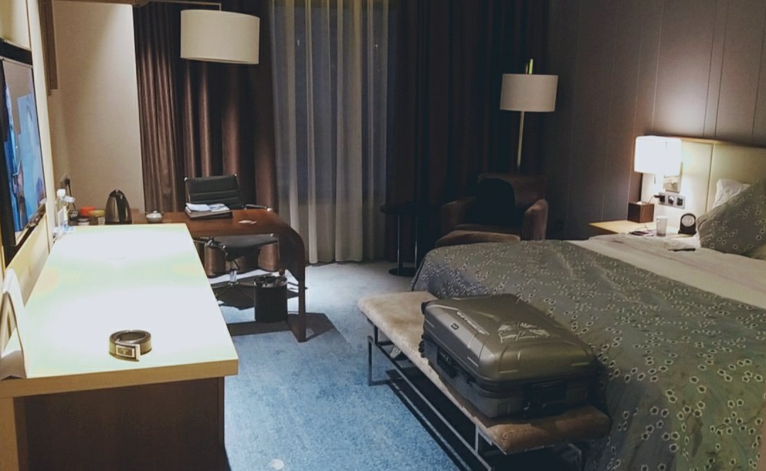 沃洲逸郡酒店主图