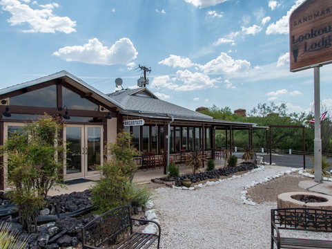 Landmark Lookout Lodge主图