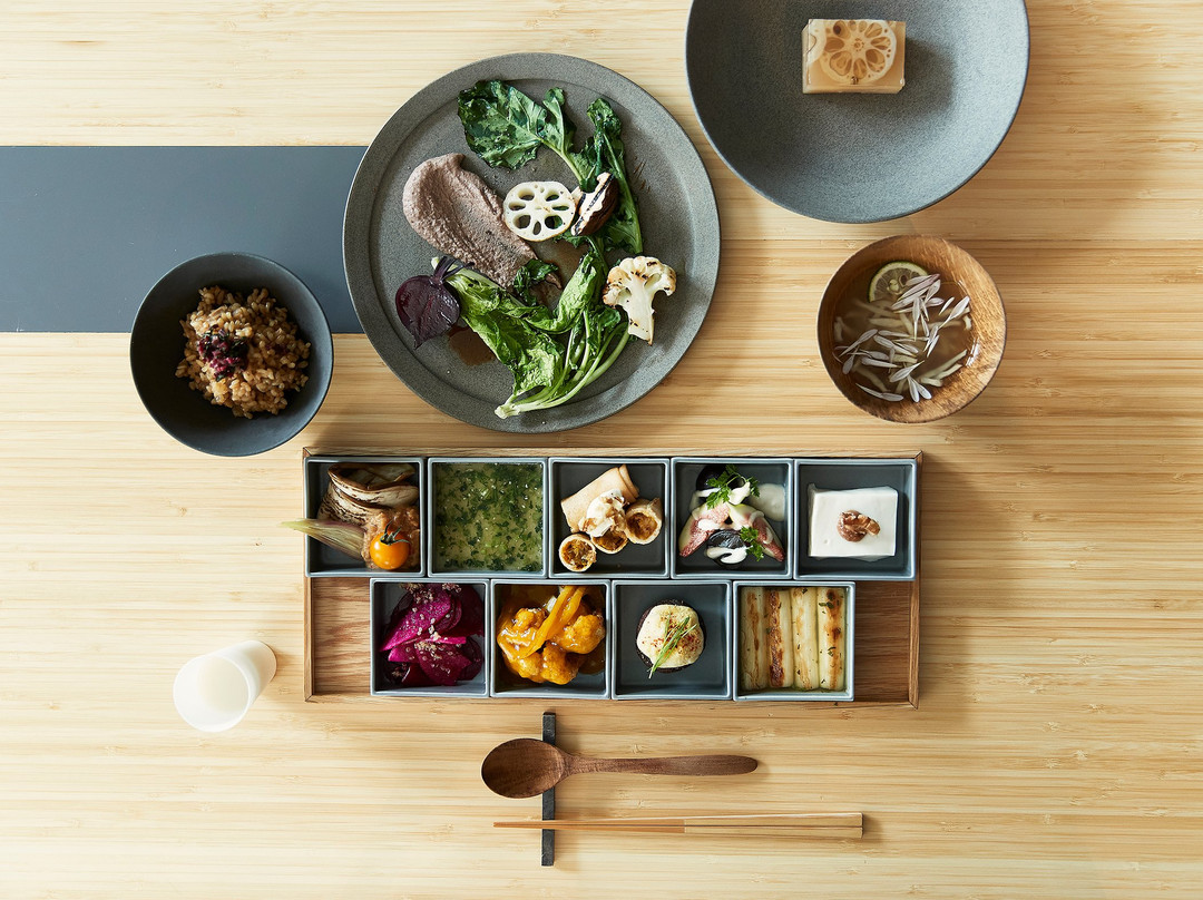 REVIVE KITCHEN THREE HIBIYA