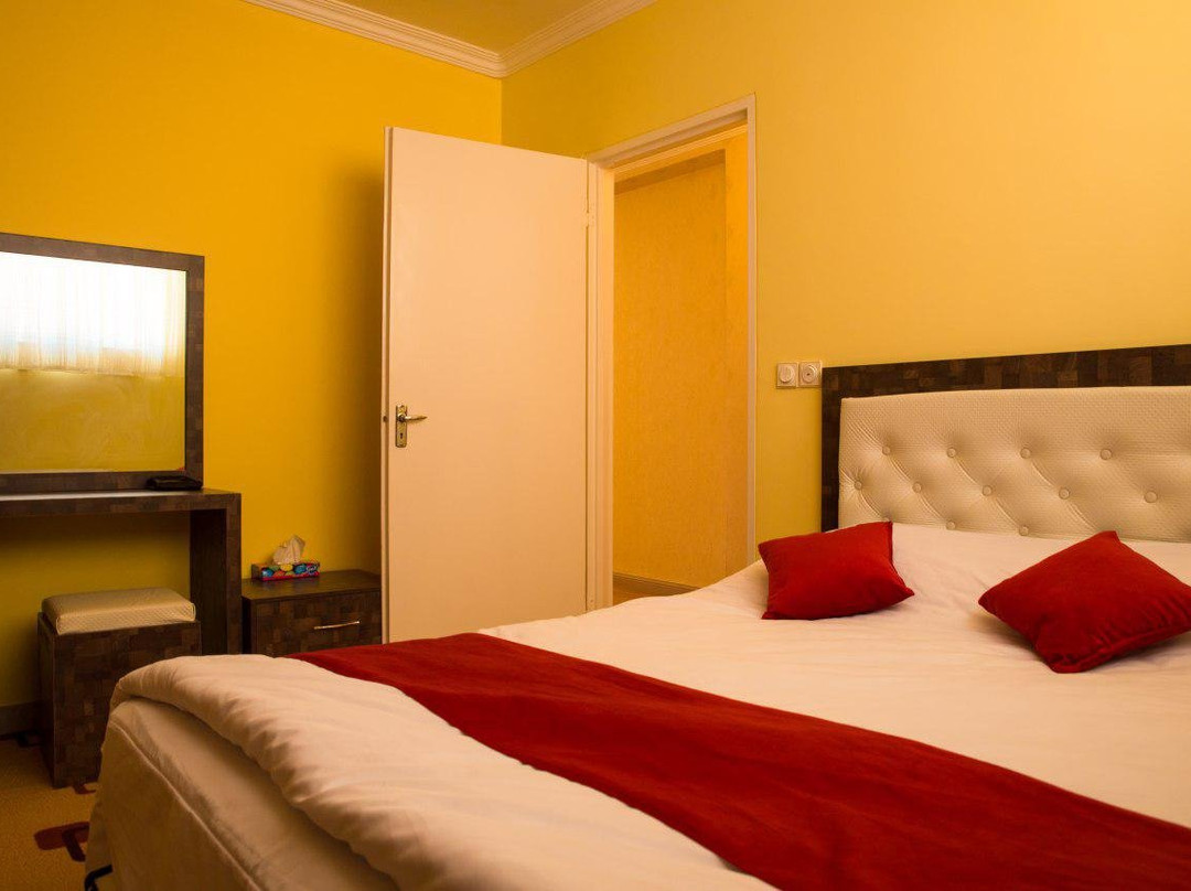 Elay Hotel
