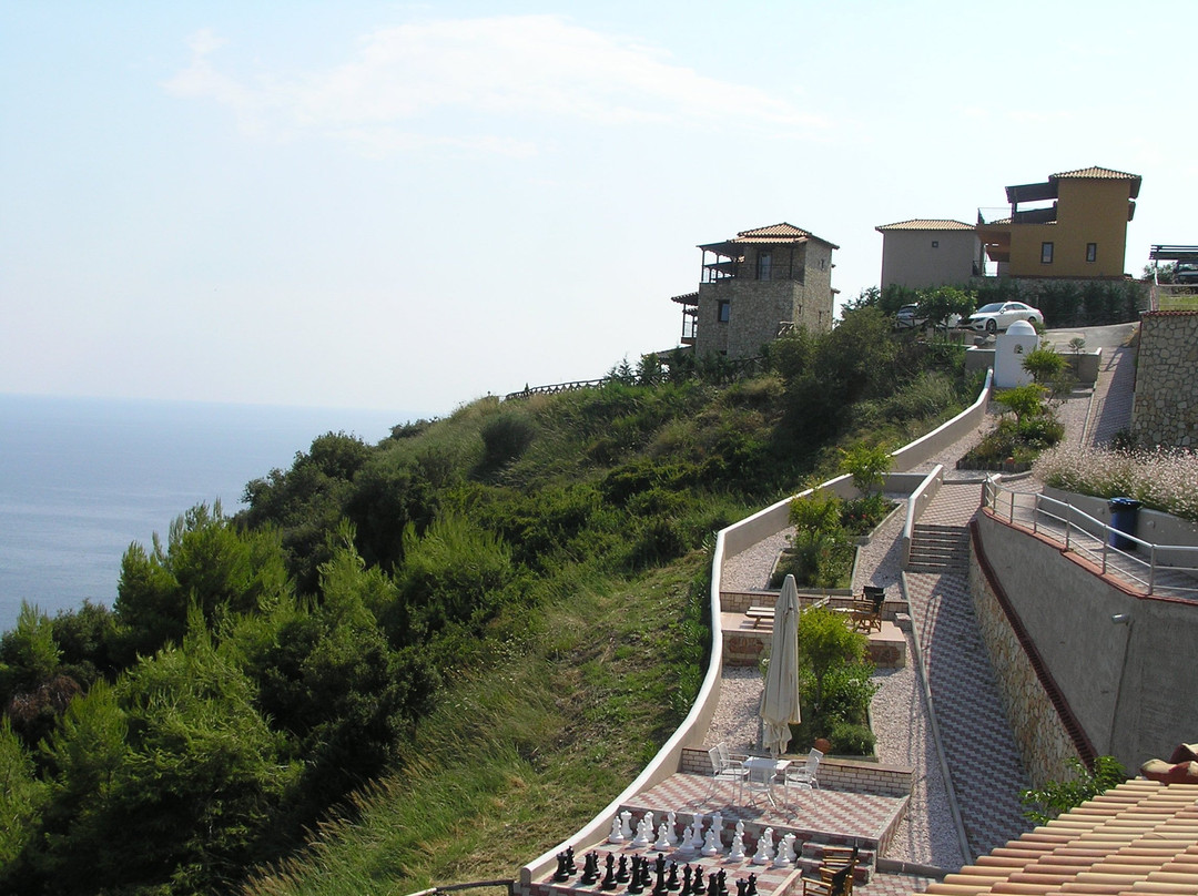 Koumaros Aparthotel主图