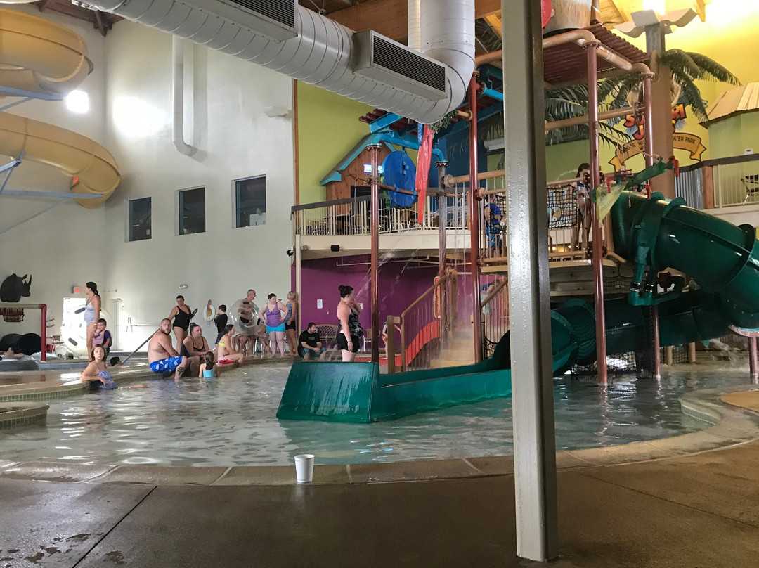 Surfari Joe's Indoor Wilderness Water Park-Watervliet必去景点