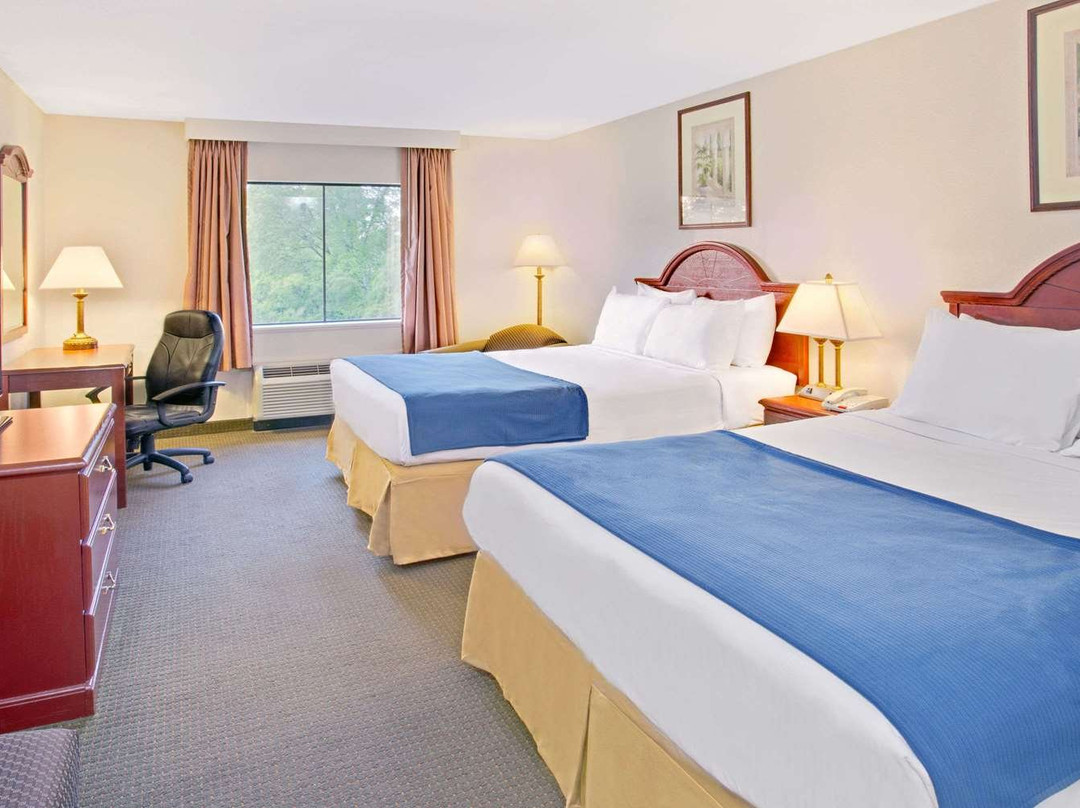 Days Inn & Suites by Wyndham Laurel Near Fort Meade主图