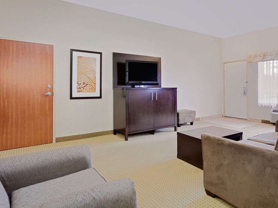 Ramada by Wyndham Lac La Biche主图