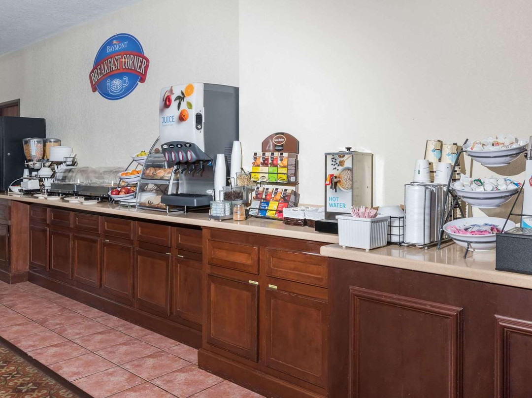 Seasons Inn & Suites  Highland主图