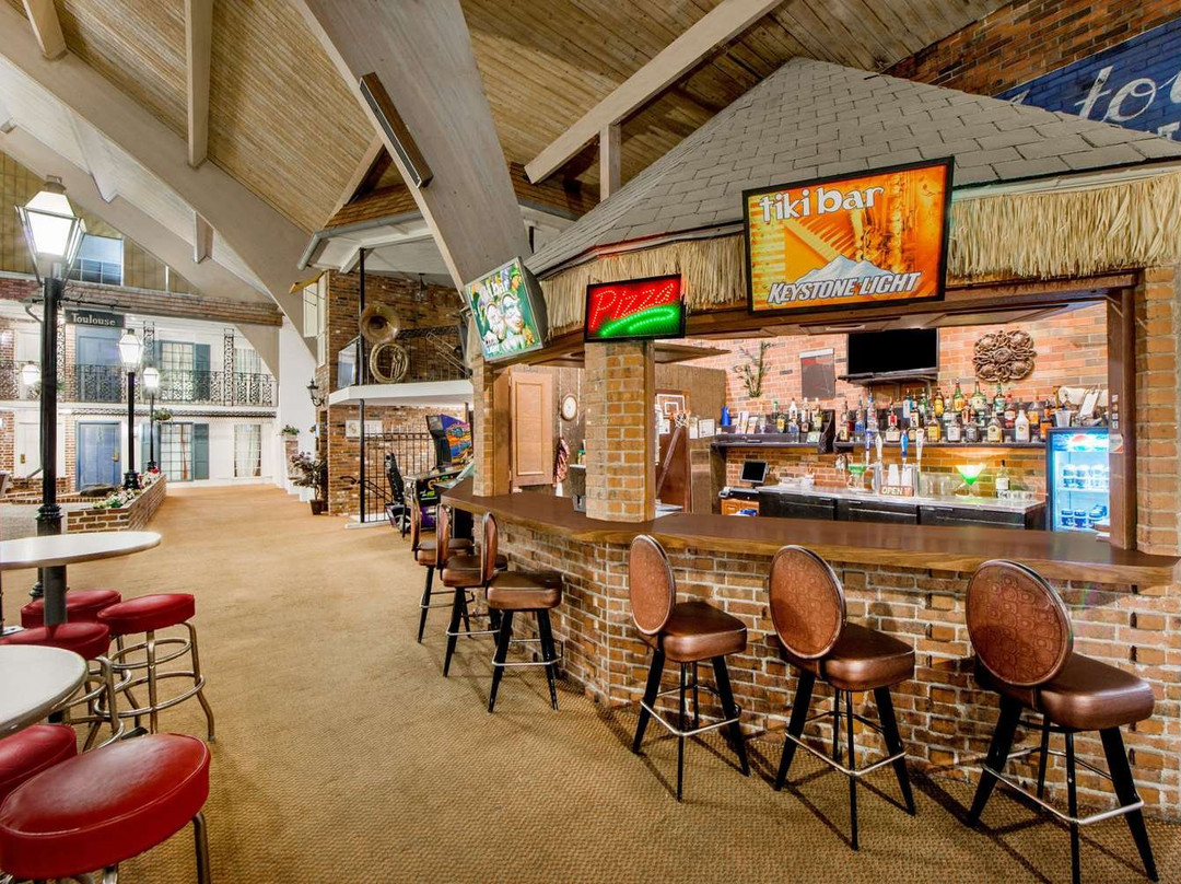 Howard Johnson by Wyndham Burlington主图