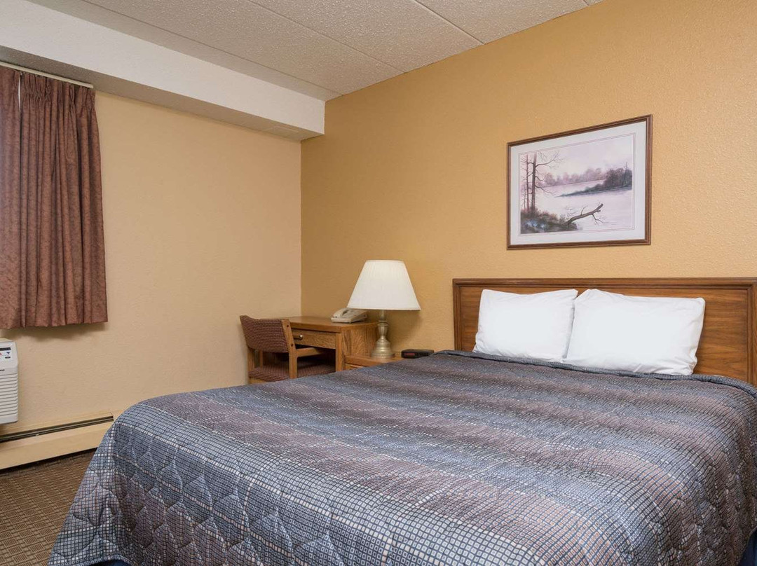 Super 8 by Wyndham Owatonna主图