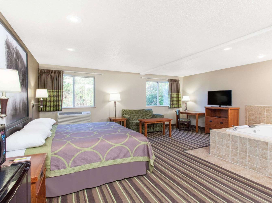 Super 8 by Wyndham Richlands / Claypool Hill Area主图