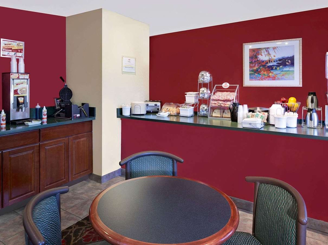 Super 8 by Wyndham Mt. Pleasant主图